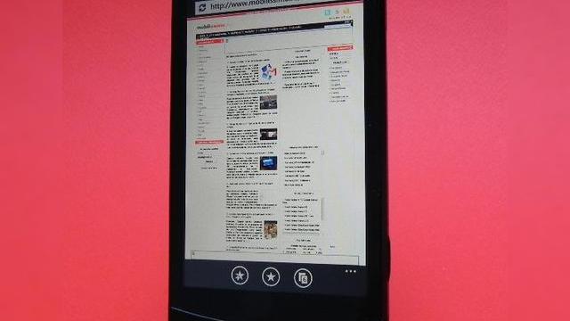 <b>Poate cea mai rentabilă achiziție a momentului; LG Optimus 7 la ~200€</b>Nu știu unde greșește Microsoft, sau de ce terminalele cu Windows Phone 7 n-au avut magnet la public, însă cu siguranță în acest moment cumpărarea unui telefon care rulează acest sistem de operare, e cea mai rentabilă alegere pentru cei care...