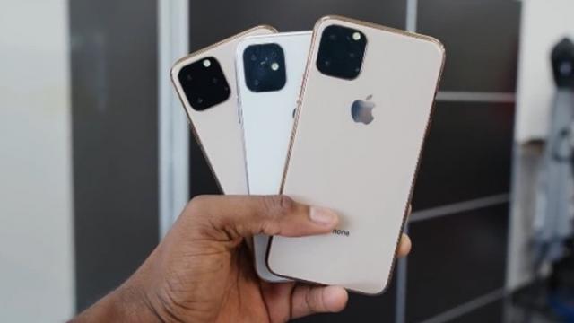 <b>Celebrul youtuber tech Marques Brownlee a pus deja mâna pe iPhone XI; Iată cum (Video)</b>Suntem deja trecuți de mijlocul lui 2019 și intrăm în a două parte a anului, care ne aduce flagship-urile de toamnă. Printre ele se numără iPhone XI, Huawei Mate 30 Pro și Google Pixel 4. Am tot văzut randări și huse, dar acum 