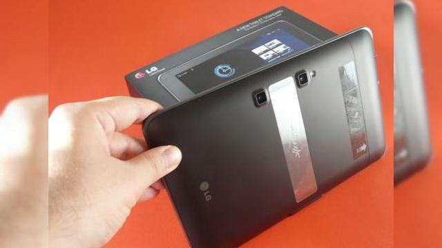 <b>LG Optimus Pad scos din cutie la Mobilissimo.ro - vine cu ochelari 3D și o cameră duală 3D (Video)</b>LG Optimus Pad este autointitulată "prima tabletă 3D", dar aspectul său tridimensional constă doar în camera duală 3D din partea din spate. Nici urmă de ecran 3D, dar până să trecem la critici, aflați că avem tableta în teste, oferită de...