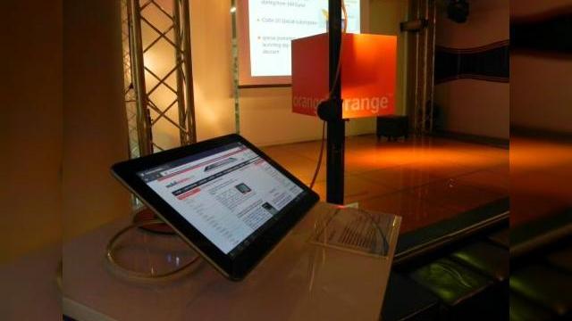 <b>Samsung Galaxy Tab 10.1 - prezentarea făcută la Orange Concept Store</b>Am participat în această dimineață de la 10.30 la prezentarea oficială a tabletei Samsung Galaxy Tab 10.1 făcută la Orange Concept Store. Se cunoșteau de ieri prețurile după cum ați putit citi - aici. Mă așteptam să fie mai multă lume, dar...