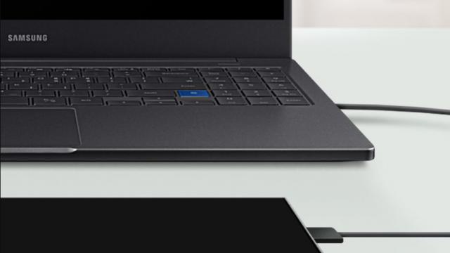 <b>Samsung DeX pe Galaxy Note 10 nu mai are nevoie de un dock special, funcţionează doar pe bază de conexiune USB-C</b>Samsung a vorbit mai puţin despre productivitate la debutul lui Galaxy Note 10 şi mai mult despre video şi divertisment, gaming chiar. Totuşi productivitatea nu a fost uitată, iar acum avem o evoluţie a sistemului DeX odată cu Note 10.