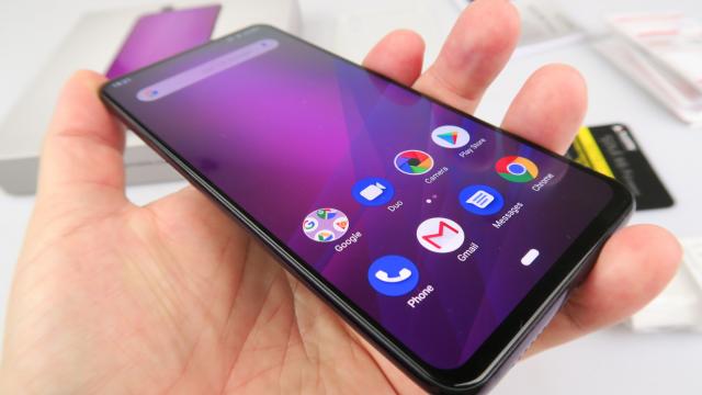 <b>Allview Soul X6 Xtreme: Design mov/violet urban atractiv, trendsetter în orice gamă</b>2018 a fost un an al nuanţei mov, conform Pantone, aşa numita nuanţa Ultra Violet. Samsung Galaxy S9 şi OnePlus 6T au etalat-o sub forme de liliac şi Thunder Purple, iar Huawei Mate 20 Pro a avut un mov-albastru în gradient. Acum Allview se poate desfăşur