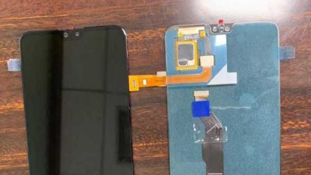<b>Acesta ar fi panoul frontal destinat lui Huawei Mate 30, cu decupaj în zona superioară și cameră selfie duală</b>În această toamnă mai avem și alte flagship-uri pregătite pentru debut, un exemplu fiind duo-ul Mate 30 și Mate 30 Pro ce ar putea vedea lumina zilei în septembrie sau cel târziu octombrie. După câteva fotografii spion surprinse