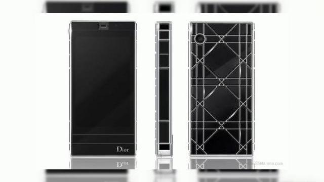 <b>Dior Phone Touch, un smartphone Android de lux de la Christian Dior</b>Cu Prada colaborând cu LG și Armani cu Samsung, era păcat ca o casă de modă precum Christian Dior să nu aibă propriul smartphone. Compania a mai avut o tentativă de branding pentru un telefon, dar acela nu era un model high end. în schimb, noul...