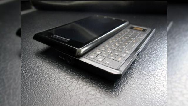 <b>Achiziția Motorola de către Google a fost inutilă?! Brevetele importante vândute deja!</b>în ciuda faptului că decizia Google de a cumpăra Motorola pare un avantaj enorm pentru Android, există experți care afirmă că gigantul motoarelor de căutare nu a fost deloc inspirat în mutarea sa. Este vorba despre David Martin, fondator și CEO...