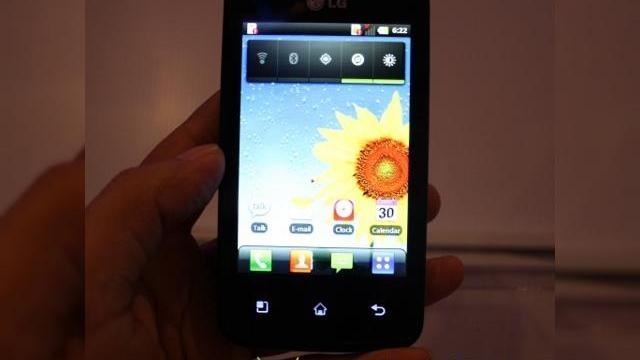 <b>LG Univa E510, un telefon Gingerbread 2.3.3 neanunțat Încă apare În primele imagini</b>LG Univa E510 nu este un nume cu care să fim familiari, chiar dacă avem de-a face aici cu un terminal Android. Device-ul nu a fost nici măcar anunțat oficial încă și iată-l deja apărând în primele imagini pe web. &nbsp; Acesta este un telefon...