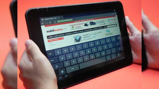 <b>Review Toshiba Thrive - frumoasa adormită care ar fi putut mai mult (Video)</b>Acum că IFA 2011 se apropie de final și ne-a fost prezentată și o nouă tableta Toshiba, AT200, e momentul să vă prezentăm și recenzia noastră la prima tabletă Android 3.0 a japonezilor: Toshiba Thrive. De ce "Frumoasa adormită"? Din păcate,...