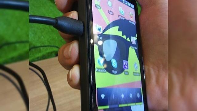 <b>HTC Ruby, acum cu specificații și imagini proaspete... un Sensation ușor upgradat?</b>La prima vedere designul lui HTC Ruby nu spune prea multe și ne duce chiar cu gândul la un model mid-end, dar nu este cazul, după cum arată specificațiile sale, tocmai apărute pe web. Iată și câteva imagini proaspete cu acest device: HTC...