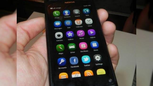<b>Nokia N9 disponibil prin precomandă În România, la prețul de 549 de euro</b>Nu știm cât de oficială este ofertă de aici, dar se pare că avem parte de o opțiune de precomandă pentru Nokia N9, primul telefon cu MeeGo din lume. Anunțat în luna iunie și prezentat într-un preview la care am participat, noul terminal nu a...