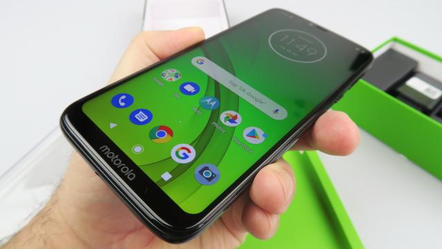 <b>Motorola Moto G7 Power: Acustică de difuzor de convorbiri şi cam atât</b>Motorola Moto G7 Power îţi oferă o gălăgie de ore de utilizare şi ar fi păcat să nu le pui la treabă şi cu nişte muzică. Din păcate el nu se prezintă cu două difuzoare că Moto G7 Plus, ci doar cu unul. Cum am tot văzut la modele Moto e fix earpiece-ul..