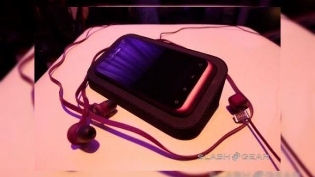 <b>HTC se aliază cu Dropbox pentru o ofertă de 5 GB gratis pentru utilizatorii HTC Sense 3.5</b>Dacă achiziția Dropbox de către Apple nu a funcționat, atunci poate că HTC are o ofertă mai bună... sau poate că taiwanezii și Dropbox doar colaborează realizând o ofertă foarte atractivă. Astfel, utilizatorii lui HTC Sense 3.5 vor beneficia...