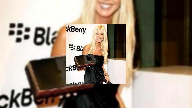 <b>Cont bancar gras și BlackBerry, iPhone, iPad și o viață bună, Android și... restul</b>E un cerc vicios care spune că oamenii cu bunăstare au BlackBerry, astfel că există unele persoane care își cumpără BlackBerry pentru a emana bunăstare... cel puțin în România. Confirmând din nou asocierea BlackBerry - stare materială bună,...