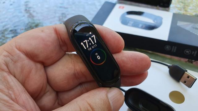 <b>Turul Magazinelor #612: Cel mai mic preţ pentru Xiaomi Mi Band 4, Honor Band 5 la ofertă, Nokia 8 desigilat + Revoluţia Preţurilor eMAG.ro</b>A început o nouă săptămână şi odată cu ea se ivesc şi noi oferte la retailerii de la noi. Am găsit cel mai mic preţ la Xiaomi Mi Band 4, dar şi o brăţară Honor Band 5 la ofertă. Avem şi un Nokia 8 desigilat, plus câteva oferte