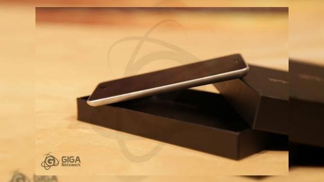 <b>Prototip real de iPhone 5, bazat pe informațiile de până acum și produs În Germania</b>Iată că în sfârșit avem un iPhone 5 palpabil, sub forma unui prototip produs în Germania, pe care îl puteți vedea mai jos. Pasionați de design, cei de la Giga Netzwerk au realizat propriul telefon Apple, care adoptă formatul tip "lacrimă" și...