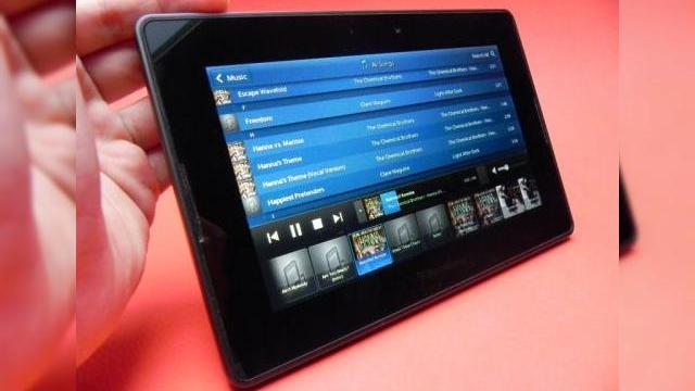 <b>RIM nu renunță la tableta BlackBerry PlayBook</b>A circulat un zvon că RIM s-ar pregăti să iasă din piața tabletelor și să oprească fabricarea lui PlayBook. S-a ajuns ca în SUA versiunea fără 3G și 16 GB spațiu de stocare să coste doar 299 dolari fiind considerată un rival pentru Kindle...