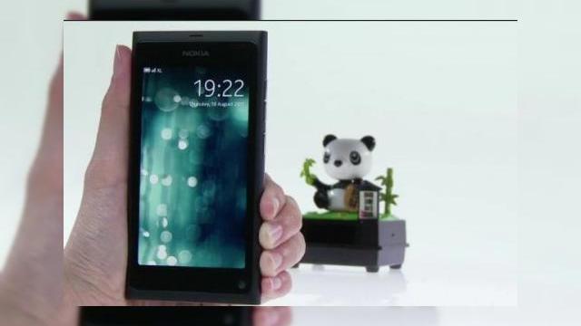 <b>Nokia N9 are parte de câteva tutoriale - iată ce trebuie să știți despre MeeGo (Video)</b>Nokia N9 este mai aproape de lansare ca niciodată și a început deja să fie disponibil pentru comenzi în câteva țări, dar nu și în România. Am totuși convingerea că până la finalul lunii îl vom vedea și în țara noastră, mai ales că la...