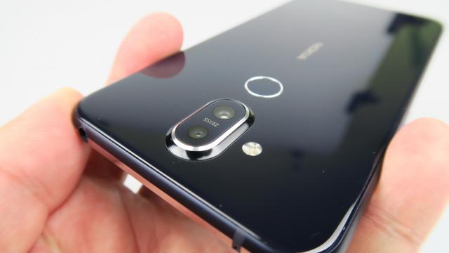 <b>Nokia 8.1: Cameră mai bună decât a lui Nokia 9 Pureview</b>Nokia 8.1 are două bile albe uriaşe din start. Atunci când am făcut fotografii cu el, am făcut fotografii şi cu Huawei P30 Pro, în aceeaşi sesiune. Practic, într-un buzunar aveam un telefon şi în celălalt era un alt telefon. Apoi a venit şi Nokia 9..