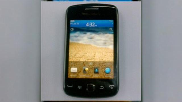 <b>BlackBerry Bold 9790 si Curve 9380 dezvaluite de o scapare RIM</b>In aceasta perioada de probleme pentru RIM, e cazul ca producatorul canadian sa isi spele imaginea lansand terminale de noua generatie. Deocamdata avem doar o scapare de modele noi, care si-au facut aparitia pe blogul dezvoltatorilor BlackBerry. &nbsp;...