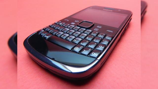 <b>Review Nokia E6 - un telefon pe care trebuie să știi cum să Îl iei (Video)</b>Recunosc că la Nokia E6 ați avut ceva de așteptat de la sosirea sa in teste și până la acest review, asta și pentru că l-am avut pe Nokia N9 invitat special în aceste zile... în plus, am realizat două recenzii cu Nokia E6, una în care...
