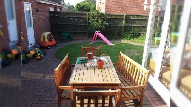 <b>iPhone 4S versus Samsung Galaxy S II - duelul camerelor (Video)</b>Până acum în 2011 avem cam 3 terminale candidate la titlul de "Telefonul anului 2011": Nokia N9, iPhone 4S și Samsung Galaxy S II. Acestea două din urmă au fost comparate de către cei de la coolsmartphone, pentru un duel la capitolul calitate a...