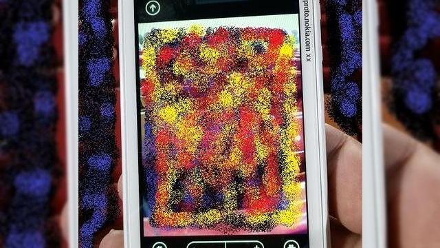 <b>Nokia Sabre Într-o imagine proaspătă, acum și cu butoane fizice pentru WP7</b>îl mai țineți minte pe Nokia Sabre? Nici nu aveați cum să îl uitați, de vreme ce a ajuns ieri pe web sub forma unei fotografii postate prematur pe web. Ei bine, iată-l din nou pe acest model Nokia cu WIndows Phone într-o imagine hands-on, de...