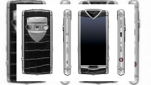 <b>Vertu Constellation, un telefon modern cu touchscreen... evident luxos</b>Dacă nu aveți chef să cheltuiți 3000 de lei pe un iPhone 4S, atunci poate doriți un telefon de 3 ori mai puțin puternic, dar un simbol al bogăției... un Vertu. Este vorba despre noul model, Constellation care aduce seria Vertu în universul...