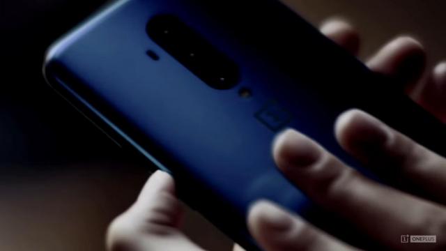 <b>OnePlus 7T Pro a scăpat în prezentarea lui OnePlus 7T din septembrie şi nimeni nu l-a observat (până acum)</b>Mulţi au fost surprinşi că la evenimentul OnePlus de la final de septembrie am primit doar un OnePlus 7T, nu şi un model OnePlus 7T Pro. Ei bine, pe acel smartphone îl aşteptăm pe 10 octombrie, când OnePlus are pregătit un eveniment la Londra. Între timp 