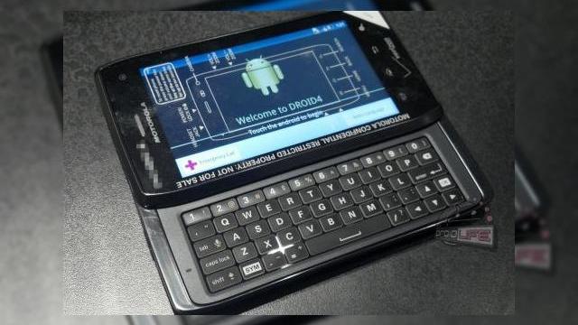 <b>Motorola Droid 4 este un RAZR cu tastatura glisantă QWERTY! Arată foarte bine - iată imagini!</b>Motorola nu glumea când afirma că la doar 6 săptămâni de la debutul lui Android 4.0 pe terminale, va anunța noi device-uri ce rulează acest OS. Au început deja scurgerile de informații, ocazie cu care îl vedem și pe superbul Motorola Droid 4,...