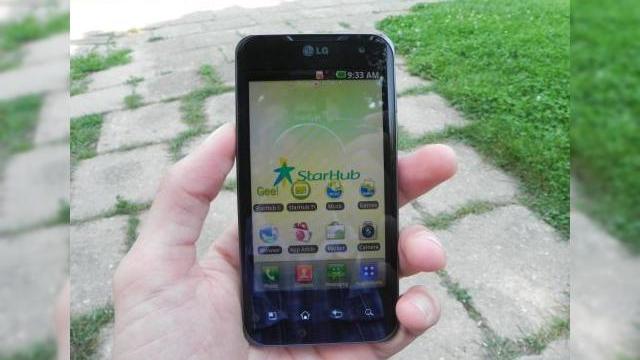 <b>LG Optimus 2X nu va primi Android Ice Cream Sandwich 4.0</b>Este o veste care nu va primi bine de cei care și-au cumpărat LG Optimus 2X. Este primul telefon dual-core și a fost lansat în 2011, dar deja LG nu dorește să pună un update software de amploare pe smartphone-ul lor. Dacă nu mă înșel și acum...
