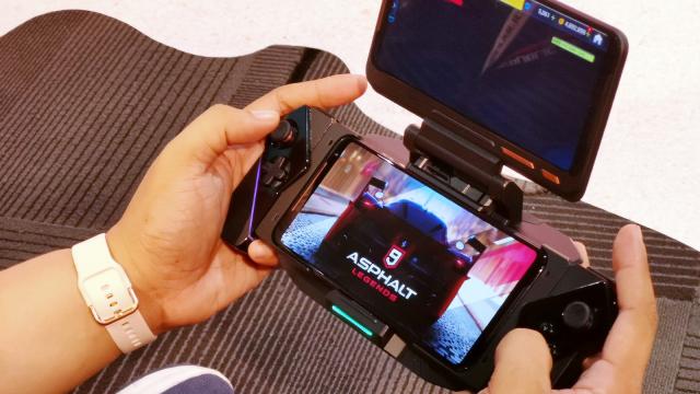 <b>Ce jocuri de mobil rulează până la 120 FPS pe ASUS ROG Phone II; Iată lista cu zeci de titluri</b>Acum că ASUS ROG Phone II e oficial în magazinele din România, e cazul să aflaţi ce jocuri de mobil pot rula la potenţialul său maxim. Am descoperit o listă cu jocuri ce merg până la 120 FPS pe acest nou telefon de gaming