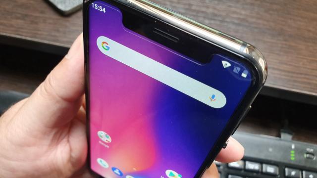 <b>iHunt Alien X Black: Conectivitate mulţumitoare, mai ales la 4G</b>iHunt Alien X Black merge pe ruta portului microUSB 2.0, ca multe alte telefoane cantonate sub 1000 de lei în zona midrange. Are totuşi suport 4G LTE şi două slot-uri SIM.