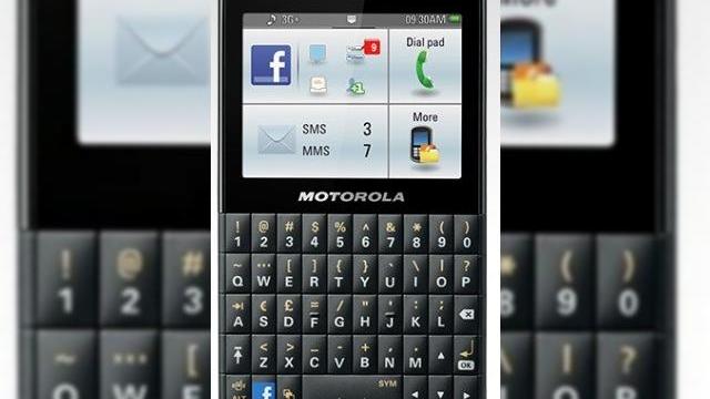 <b>Telefonul Facebook de la Motorola reintră În atenția publicului rebranduit Motokey Social</b>Dacă HTC și INQ au dat startul trendului de telefoane Facebook, iată că și Motorola se alătura acestei modei, prin intermediul terminalului Motokey Social. Acest telefon Facebook și-a mai făcut apariția pe web într-o imagine scăpată cu ceva...