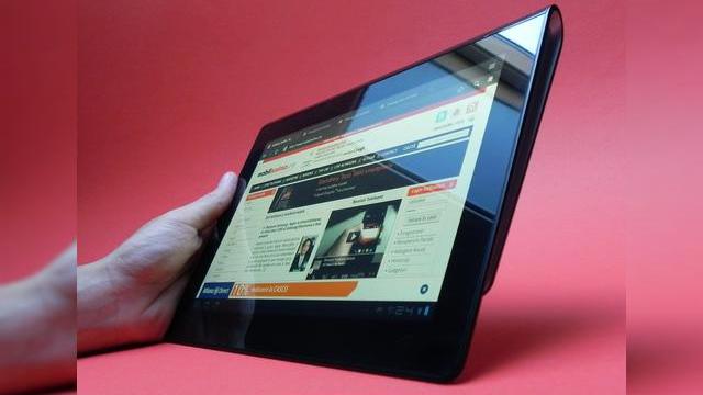 <b>Review Sony Tablet S - Mobilissimo.ro analizeaza la sange prima tableta PlayStation din Romania (Video)</b>Am așteptat ani întregi un PSP Phone pentru a primi în sfârșit în acest an Xperia Play... următorul pas logic era o tabletă PlayStation sau măcar una cu certificare PlayStation. Ei bine aceasta a venit și nu sub forma unui singur device, ci...