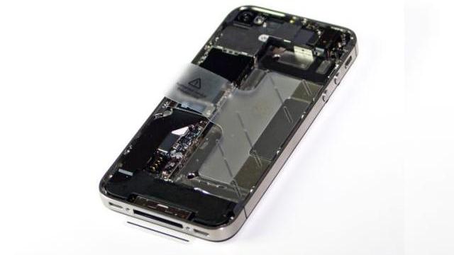 <b>iPhone 4S În scădere de comenzi! Apple comanda mai puține componente pentru trimestrul 4</b>Un nou raport citat de către cei de la Digitimes indică faptul că Apple se așteaptă la vânzări mai scăzute de terminale iPhone 4S în trimestrul 4 față de cel precedent. Astfel, gigantul din Cupertino și-a scăzut comenzile pentru componente...