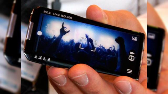 <b>Nokia GEM, un telefon ultra-touchscreen creat de Nokia cu ecrane pe toate suprafețele (Video)</b>Seria de concepte Nokia continuă, de această dată cu un telefon realizabil și în zilele noatre, pe numele său GEM... Dacă la Nokia World am văzut un telefon flexibil și apoi încă unul cu formă feminină la 2 săptămâni după, acest device se...