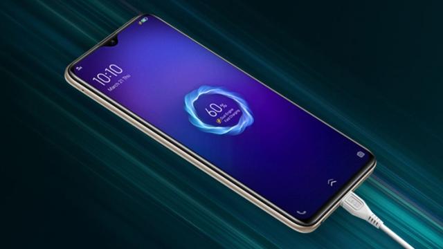 <b>VIVO Y19 vine echipat cu baterie de 5000 mAh, cameră foto triplă; Costă doar 200 euro</b>Din partea celor de la Vivo sosește astăzi lansarea unui nou smartphone de buget intitulat VIVO Y19. Acest device ne atrage atenția prin prisma faptului că seamănă foarte mult cu modelul Vivo U3 anterior lansat pe piața din China