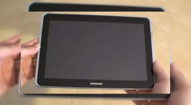 <b>Samsung Galaxy Tab 10.1N, tableta modificată pentru a evita interdicția din cauza procesului cu Apple (Video)</b>știți probabil deja că în Germania este interzisă comercializarea tabletei Samsung Galaxy Tab 10.1, din cauza faptului că Apple a avut câștig de cauză în procesul intentat împotriva Samsung. Acesta viza anumite brevete încălcate de tableta,...