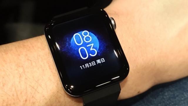 <b>Xiaomi Mi Watch bifează o ultimă apariție înainte de debut; Vedem o fotografie reală cu noul ceas</b>Mâine pe data de 5 noiembrie cei de la Xiaomi au programat un eveniment special de presă, zi în care va dezvălui telefonul Mi CC9 Pro cu al său setup penta-camera și senzor principal de 108 mpx, dar și ceasul inteligent 