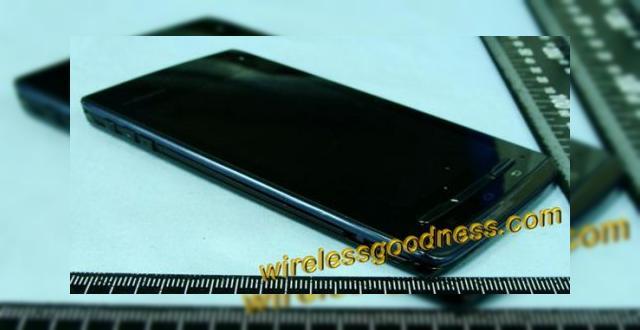 <b>Avem un nou campion: cel mai subțire smartphone din lume este Fujitsu Arrows F-07D! Grosime sub 7mm!</b>încă un record a fost doborât în lumea smartphone-urilor și acesta tot la capitolul grosime... Dacă Motorola Droid RAZR părea imbatabil cu talia sa de 7.1 mm, ei bine aflați că acum cel mai subțire smartphone din lume este Fujitsu Arrows F-07D,...