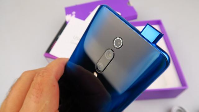 <b>Xiaomi Mi 9T: Hardware foarte bătăios în zona high midrange</b>Xiaomi Mi 9T are toate şansele să fie cel mai bine dotat telefon midrange din 2019. Sau cel puţin aşa era până să vină Xiaomi Redmi Note 8 Pro. Când l-am testat costa 1500 de lei şi propunea la această sumă cel mai puternic procesor Qualcomm midrange, Sna