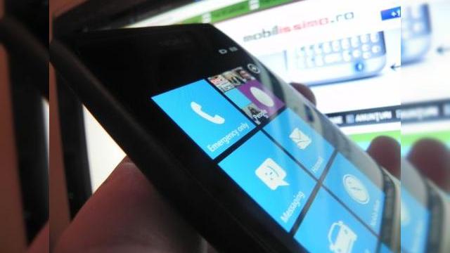 <b>Nokia Lumia 800 primește o actualizare software astăzi, rezolvă problemele bateriei</b>Nokia Lumia 800, primul telefon Windows Phone Mango de la Nokia, pe care îl avem în teste acum tocmai a primit o actualizare de software. Utilizatorii și posesorii acestui device se pot aștepta să obțină noul software oricând în următoarele 2...