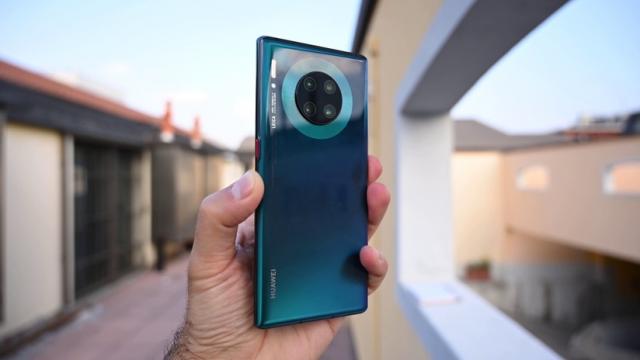 <b>Huawei Mate 30 Pro a ajuns cumva în magazine în Europa cu o ofertă atractivă; Iată în ce ţară</b>Huawei Mate 30 Pro a debutat în Germania în luna septembrie a acestui an, dar flagship-ul de toamnă al celor de la Huawei nu a ajuns încă la vânzare în mod oficial în majoritatea ţărilor europene. Problema are de-a face cu lipsa aplicaţiilor Google şi..