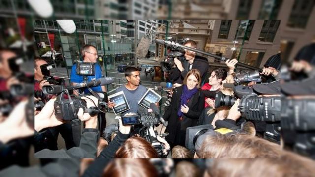 <b>iPad 3 vine În februarie 2012, dotat cu Retina Display</b>Suntem tot mai aproape de lansarea unui nou iPad, pe măsură ce ecourile lansării lui iPhone 4S se sting, iar vânzările lui iPad 2 încep să scadă. Acum au apărut și informații că noua tableta Apple va sosi cu un display Retina, nu că nu am fi...