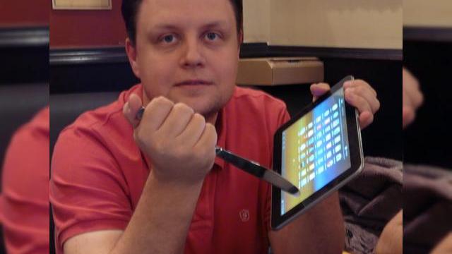 <b>iMeetupbucuresti la ediția a doua: discuții despre iGadgets, cadouri și păreri despre viitorul Nokia cu Windows Phone (Video)</b>iMeetupbucuresti a ajuns la ediția a doua, în cadrul căreia s-au întâlnit atât @iDantero, organizatorul evenimentului, cât și un redactor Mobilissimo, Alex și câțiva amici pasionați de iGadgeturi și nu numai. La eveniment au fost disponibile...