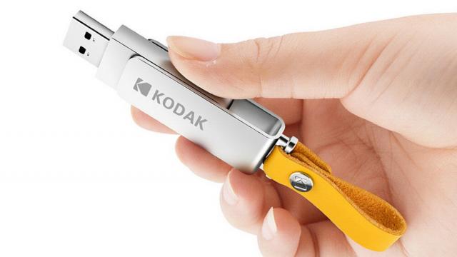 <b>Oferta bună la stick de memorie Kodak: 128 GB la doar 23 de euro + alte variante!</b>În perioada sărbătorilor de iarnă veţi avea mult de alergat între casă şi rude, vehiculând cântaţi impresionante de GB, cu poze de familie, filmări şi amintiri. Nu strica deci un stick USB competent, iar eu am găsit câteva oferte foarte bune la eBay.