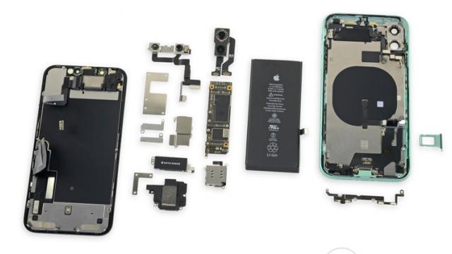 <b>Producătorii de telefoane încep să micşoreze componentele de smartphone pentru a face loc cipurilor 5G</b>Anul 2020 va fi anul 5G-ului cu siguranţă, anul în care până şi Apple îşi aruncă pălăria în ring pentru a concura pe această piaţă. Trecerea spre 5G în mainstream e semnalată şi de telefoane 5G cu preţ redus