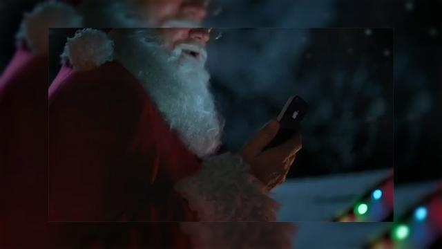 <b>Moș Crăciun folosește Siri În cea mai nouă reclama la iPhone 4S (Video)</b>Se pare că Siri nu este popular doar în rândul posesorilor de iPhone 4S, ci este chiar preferatul lui Moș Crăciun, atunci când se pregătește să aducă daruri. Cam asta e tema celei mai noi reclame pentru iPhone 4S, pe care o puteți vedea mai...