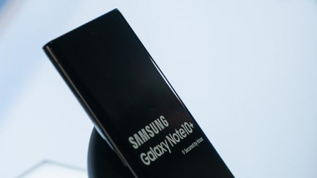 <b>Samsung Galaxy Note 10 primește Android 10 în varianta finală chiar acum! Note 9 doar patch-ul de securitate pe decembrie</b>Samsung continuă seria de actualizări la Android 10 + One UI 2.0 și după ce anterior terminale precum Galaxy S10 și Galaxy S10+ se bucurau de acest update (inclusiv pe plan local), iată că acum este rândul lui 