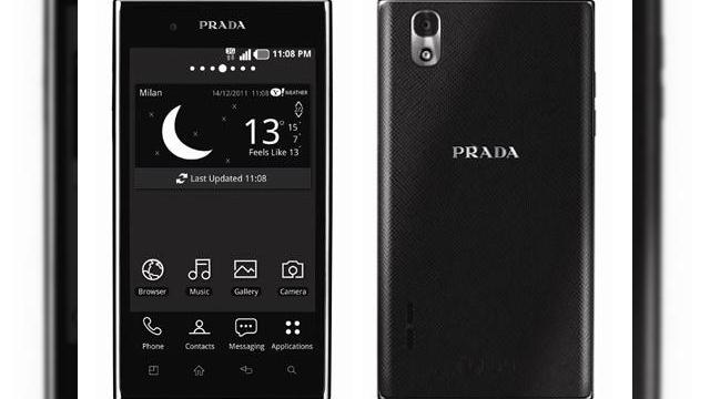 <b>LG Prada Phone 3.0 sosește În Europa În ianuarie, vine cu interfața alb/negru elegantă</b>Telefoanele de lux sau cele din categoria fashion nu impresionează atât prin specificații cât prin lookul inedit sau personalizare în funcție de dorințele unei case de modă sau ale alteia. Este și cazul lui LG Prada Phone 3.0, al treilea telefon...