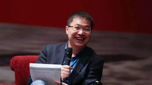 <b>Un blogger îi deranjează pe cei de la Xiaomi spunând că preţurile sale prea mici "fac rău Chinei"; Îi răspunde noul preşedinte Xiaomi</b>Xiaomi a avut un ultim an excelent la nivel internaţional, dar nu aşa bun acasă, în China. Acolo publicul şi-a manifestat susţinerea faţă de Huawei cumpărând tot mai mult telefoanele sale. Acum Xiaomi are şi o controversă în ţara de baştină cu un blogger.